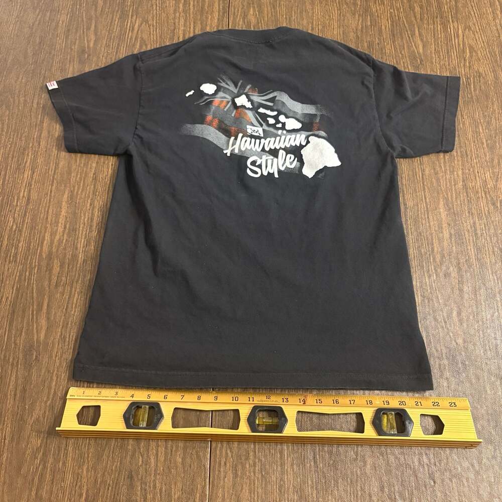 Hawaiian Style T Shirt
Size: Large
Color Black
Shipped Fast 
Measurements Shown